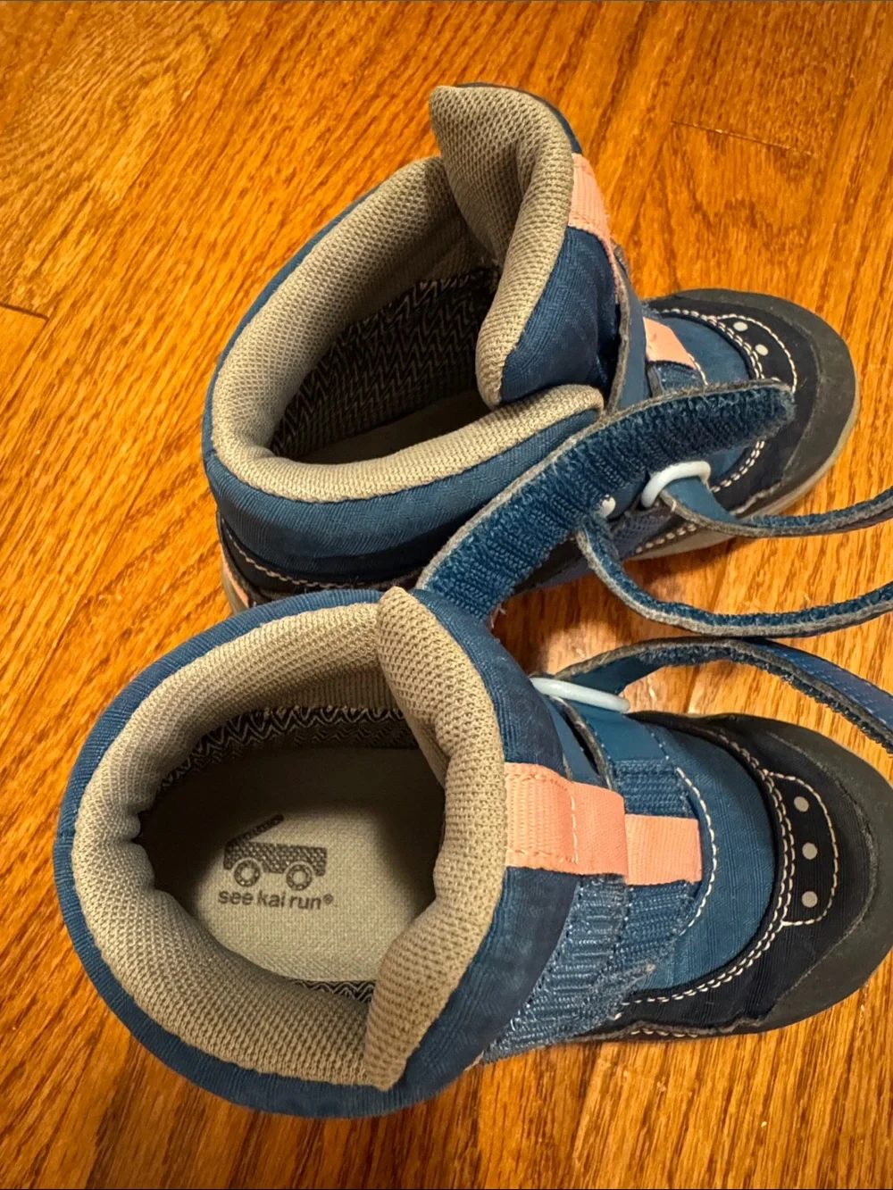 Girls see Kai run waterproof atlas boots size 10 blue and pink